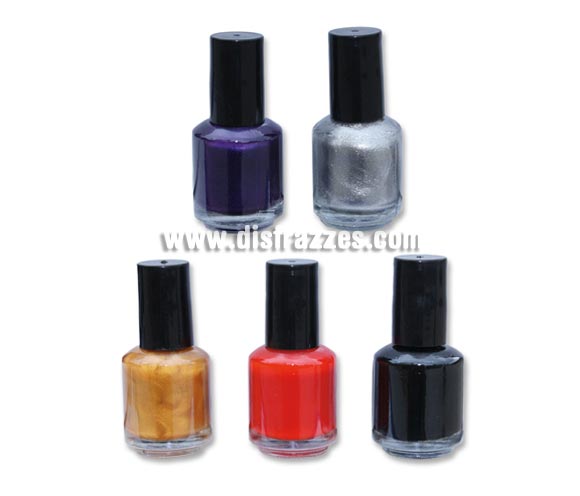 Laca de uñas o pintauñas de color plata.