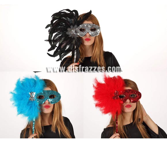 Antifaz Veneciano de lentejuelas con plumas y bastón. Talla universal. Tres modelos surtidos, precio por unidad, se venden por separado.