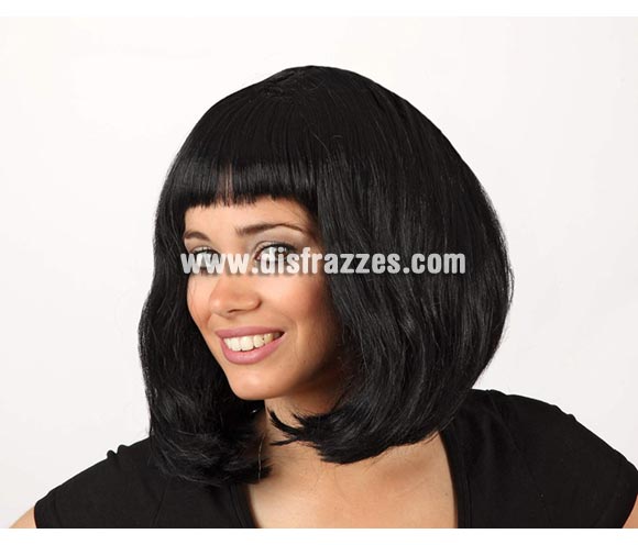 Peluca corta morena lisa con flequillo. Talla universal.