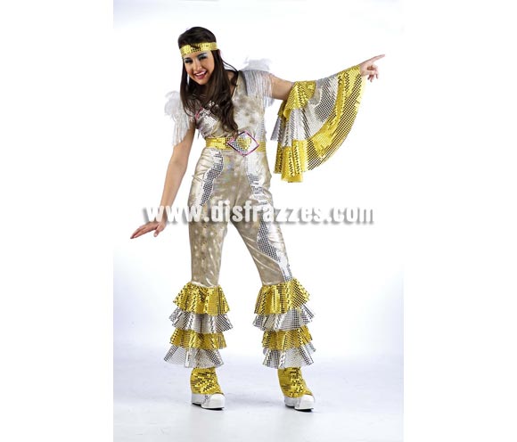 Disfraz de Musical Sophie Superluxe. Alta calidad en telas y acabados. Fabricado en España. Disponible en varias tallas. Incluye cinturón, cubrebotas, cinta de la cabeza y mono. Peluca NO incluida, podrás verla en la sección Pelucas. Disfraz de Abba.