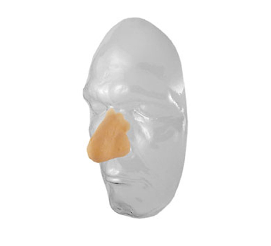Nariz de Borracho de latex (Latex Neus 14). Se utiliza para teatro, maquillaje de carnaval, películas y televisión.
Si se usa correctamente, esta nariz se puede utilizar más de una vez.
Procedimiento
Retire la nariz de su caja y colóquelo sobre la piel para tener una idea más clara de si los bordes se amoldan bien y en dónde exactamente se necesitará el pegamento. Todas las partes que se van a colorear con un tono de piel (exceptuando los bordes) se deben colorear previamente con un poco de rojo para darle un efecto más natural a la piel. Marca GRIMAS.