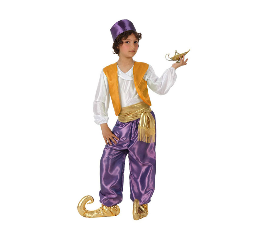 Disfraz de Árabe lila para niños de 5 a 6 años. Incluye camisa con chaleco, pantalón, fajín, babuchas y gorrito. Lámpara mágica NO incluida, podrás verla en la sección de Complementos. Éste disfraz también valdría como Paje Real de los Reyes Magos para Navidad.
