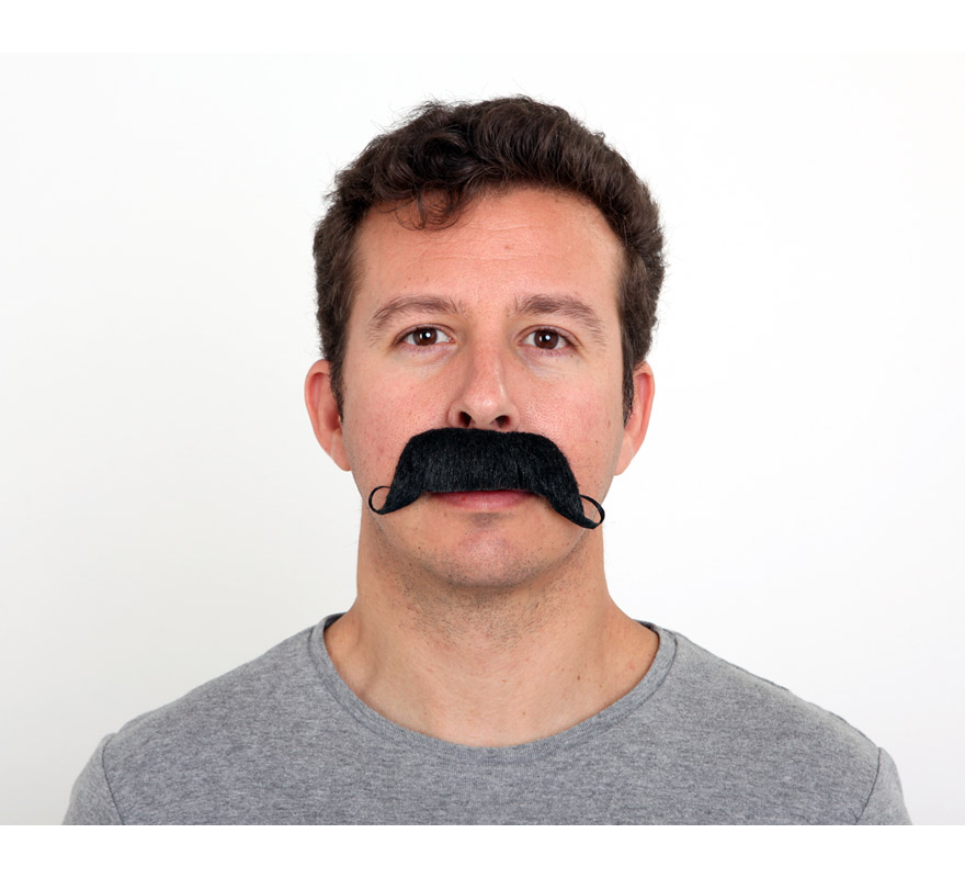 Bigote negro.
