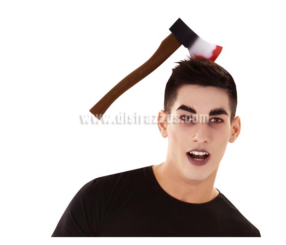 Diadema con hacha clavada en la cabeza de plástico.