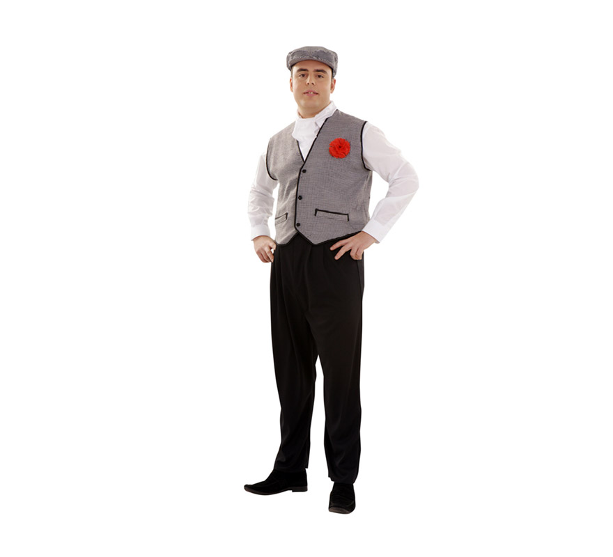 Disfraz de Madrileño para hombre. Talla S = 48/52 y para chicos de 14 a 16 años. Incluye gorra, pañuelo y chaleco con clavel. Éste traje es muy barato y está muy bien para disfrazarse de Chulapo en Carnaval, en San Isidro o en cualquier Fiesta. La pareja de éste disfraz es la ref. 08272BT, que es el disfraz de Madrileña.
