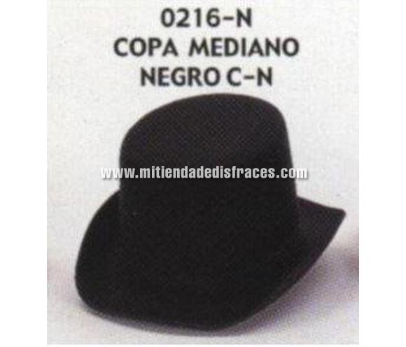 Sombrero de Copa mediano negro con cinta negra. Buena calidad, fabricado artesanalmente en España. Posibilidad de ajuste de precio para grupos. Chistera mediana negra con cinta de color negro.