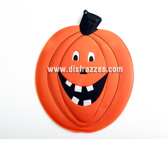 Calabaza para decoración de paredes en Halloween de PVC. Artículo barato muy apropiado para decoración de Halloween en Discotecas, Pub's, Restaurantes, Colegios y Casas particulares y así crear un ambiente terrorífico y tenebroso típico de la Fiesta de Halloween cada vez más seguida por todos. ¡¡Compra la decoración para Halloween en nuestra tienda de disfraces, será divertido!!