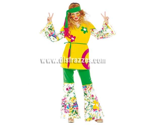 Disfraz de Hippie adulta para mujer. Talla única 38/44. Incluye cinta de la cabeza, casaca, cinturón y pantalón. Gafas NO incluidas, podrás ver gafas de Hippies en la sección Complementos.