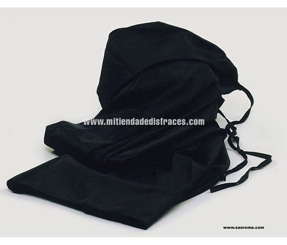 Capa de tela negra con capucha. 1,15 m. de longitud.