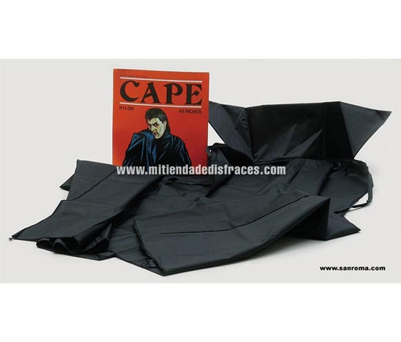 Capa de tela negra. 1,15 m. de longitud.