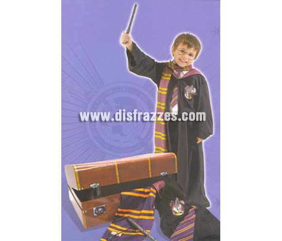 Cofre Harry Potter infantil para Halloween o para Carnaval. Talla de 5 a 7 años. Incluye capa con capucha, corbata, bufanda, gafas varita y cofre. Éste disfraz de Halloween es ideal para celebrar la Fiesta de la Noche de las Brujas cada vez más arraigada en nuestro País en Pub's, Discotecas, Casas particulares,  Restaurantes o Colegios y ayudar a crear un ambiente terrorífico y tenebroso indispensable para la Noche de Halloween la cual se celebra la víspera de Todos los Santos. También es perfecto para Carnaval.
¡¡Compra tu disfraz para Halloween en nuestra tienda de disfraces, será divertido!!
