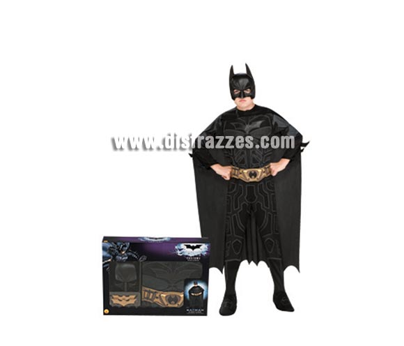 Disfraz de Batman TDK en caja para Carnavales. Talla de 3 a 4 años. Incluye jumpsuit, capa, máscara, cinturón y 2 batarangs. Disfraz de licencia con presentación en caja ideal para regalo. Éste disfraz es ideal para Carnaval y para regalar en Navidad, en Reyes Magos, para un Cumpleaños o en cualquier ocasión del año. Con éste disfraz harás un regalo diferente y que seguro que a los peques les encantará y hará que desarrollen su imaginación y que jueguen haciendo valer su fantasía. 
¡¡Compra tu disfraz para Carnaval o para regalar en Navidad o en Reyes Magos en nuestra tienda de disfraces, será divertido!!
