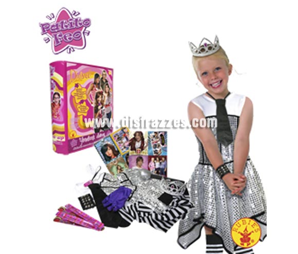 Yearbook Las Divinas infantil para Carnaval. Contiene 21 piezas. Libro - Set con licencia de la serie Patito Feo ideal como regalo en Navidad, Reyes Magos, Cumpleaños o en cualquier fecha del año. Con éste regalo quedarás muy bien y seguro que a los peques les encantará, además hará que desarrollen su imaginación y que jueguen haciendo valer su fantasía.
¡¡Compra tu disfraz o tus complementos para regalar en nuestra tienda de disfraces, será divertido!!
