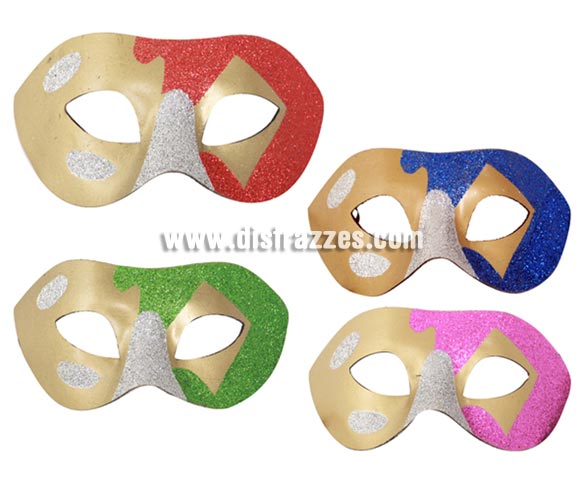 Antifaz o Máscara Fiesta con purpurina para Carnaval. Talla universal. Cuatro colores surtidos, precio por unidad. Máscara Veneciana ideal para disfrazarse en Carnaval incluso en Halloween y dar el golpe con una máscara de Venecia de precio barato. Con ésta máscara Veneciana no te reconocerán y podrás sentir que todos te miran ya que es una máscara que llama la atención.
¡¡Compra tu máscara Veneciana en nuestra tienda de disfraces, será divertido!!
