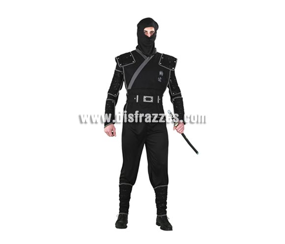 Disfraz de Ninja para hombre. Talla standar 52/54. Incluye verdugo, camisa, pantalón, peto, cinturón, brazaletes, muñequeras y espinilleras. Espada NO incluida, la verás en Complementos. Éste disfraz viene muy completo por lo que el precio está muy bien.