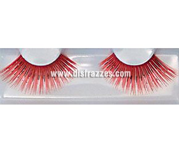 Pestañas postizas extralargas (Eyelashes - 225) de color rojo. 
Se utiliza para crear un efecto de grosor en las pestañas.
Retire con cuidado las pestañas de su caja y, utilizando el extremo con adhesivo que sostiene las pestañas en su caja puede adherir las pestañas al extremo superior utilizando pinzas o los dedos. Trabaje desde adentro hacia fuera y empiece ligeramente desde el lado interior del ojo, después quite las pestañas de nuevo. Cualquier longitud sobrante se puede cortar por el extremo exterior. 
Aplique un poco de Eyelash Adhesive (pegamento para pestañas) en la palma de la mano y después aplique una pequeña cantidad de pegamento en las orillas de la pestaña ya sea con algún lado de la espátula o la cola del pincel. Utilice más pegamento en las orillas internas y externas.
