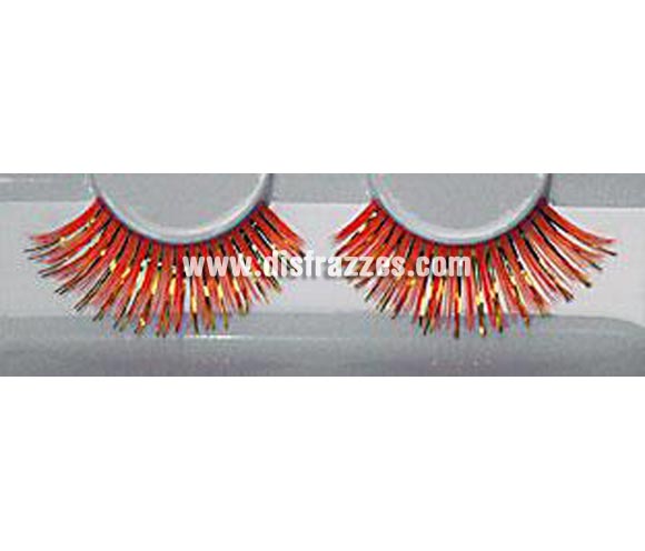 Pestañas postizas extralargas (Eyelashes - 230) de color naranja. 
Se utiliza para crear un efecto de grosor en las pestañas.
Retire con cuidado las pestañas de su caja y, utilizando el extremo con adhesivo que sostiene las pestañas en su caja puede adherir las pestañas al extremo superior utilizando pinzas o los dedos. Trabaje desde adentro hacia fuera y empiece ligeramente desde el lado interior del ojo, después quite las pestañas de nuevo. Cualquier longitud sobrante se puede cortar por el extremo exterior. 
Aplique un poco de Eyelash Adhesive (pegamento para pestañas) en la palma de la mano y después aplique una pequeña cantidad de pegamento en las orillas de la pestaña ya sea con algún lado de la espátula o la cola del pincel. Utilice más pegamento en las orillas internas y externas.