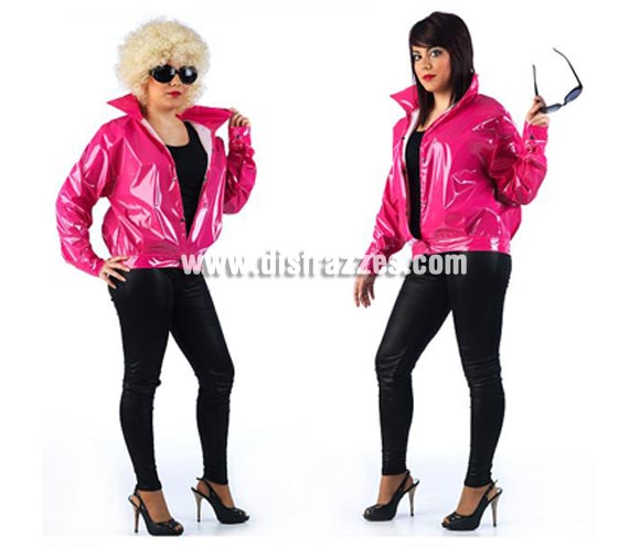 Chaqueta de Rockera para mujer. Disponible en 2 tallas. Incluye sólo la chaqueta. Gafas NO incluidas. La peluca es la ref. 10004-MAR que podrás ver en nuestra web. Con éste disfraz parecerás Olivia Newton John en la Película de Grease cuando interpretó a Sandy Olson, de las Pink Ladies. También tenemos la chaqueta de los T-Birds con la ref. 0302CON por si quieres ir en pareja. En la imagen damos dos ejemplos, con y sin peluca, como verás queda bien de ambas formas.