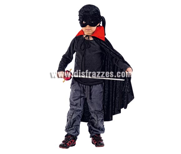 Set de Enmascarado Deluxe para niño. Alta calidad, hehco en España. Disponible en varias tallas. Incluye capa y antifaz. Camisa, pantalón y espada NO incluida, podrás encontrar espadas en nuestra sección de Complementos.