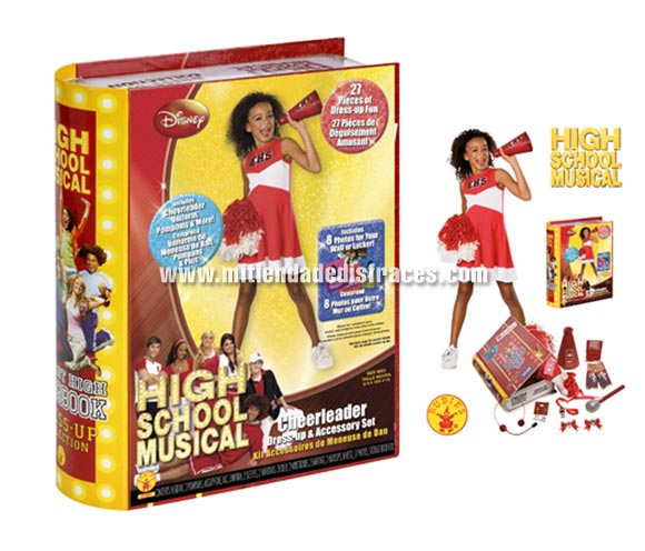 Yearbook HSM 2 Cheerleader. Talla de 7 a 8 años. Incluye micrófono cabeza, 2 pompones, megáfono, micrófono, silbato, vestido animadora, manguitos, 2 horquillas con lazo, gargantilla, 2 muñequeras,2 pendientes, 2 clips para el pelo, 8 fotos y caja anuario.Disfraz de High School Musical con licencia ideal para regalar en cualquier ocasión.