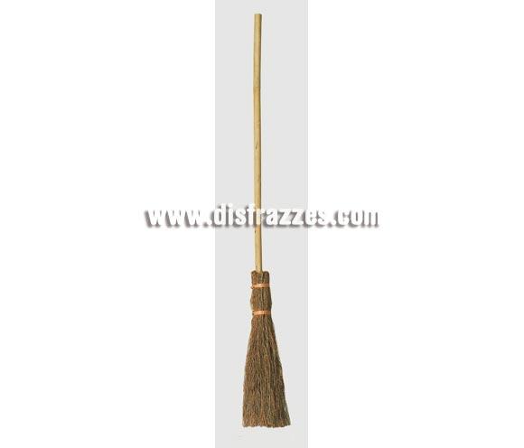 Escoba BRUJA 102 cm. de brezo. Ideal como complemento de tu disfraz de Bruja para Halloween para ir de Fiesta a Pubs, Discotecas, Casas particulares o Restaurantes y ayudar a crear un ambiente terrorífico y tenebroso en la Fiesta de Halloween.
¡¡Compra los complementos de tu disfraz para Halloween en nuestra tienda de disfraces, será divertido!!
