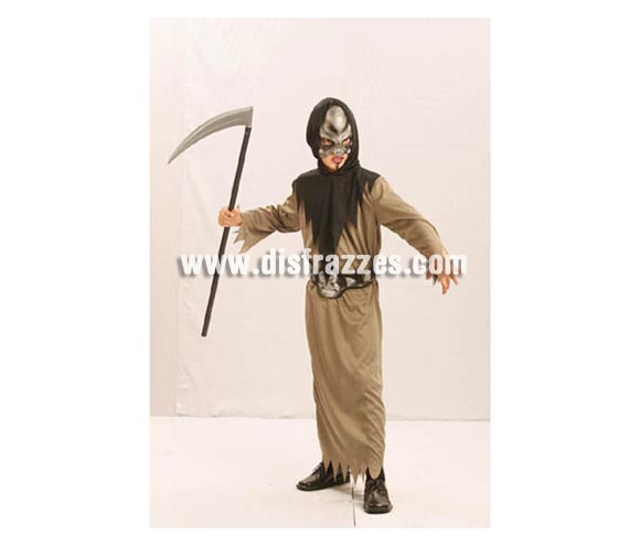 Disfraz de Guerrero Calavera barato para Halloween. Talla de 7 a 9 años. Incluye traje, cinturón y máscara con capucha. Guadaña NO incluida, podrás verla en la sección Complementos. Éste disfraz de Halloween es ideal para celebrar la Fiesta de la Noche de las Brujas cada vez más arraigada en nuestro País en Pub's, Discotecas, Casas particulares,  Restaurantes o Colegios y ayudar a crear un ambiente terrorífico y tenebroso indispensable para la Noche de Halloween la cual se celebra la víspera de Todos los Santos.
¡¡Compra tu disfraz para Halloween en nuestra tienda de disfraces, será divertido!!