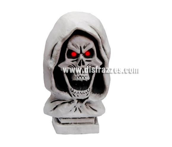 Busto Calavera con luz y sonido de 33 cm. para Halloween. Artículo muy apropiado para decoración de Halloween en Discotecas, Pub's, Restaurantes, Colegios y Casas particulares y así crear un ambiente terrorífico y tenebroso típico de la Fiesta de Halloween cada vez más seguida por todos.
¡¡Cómpranos la decoración para Halloween, será divertido!!