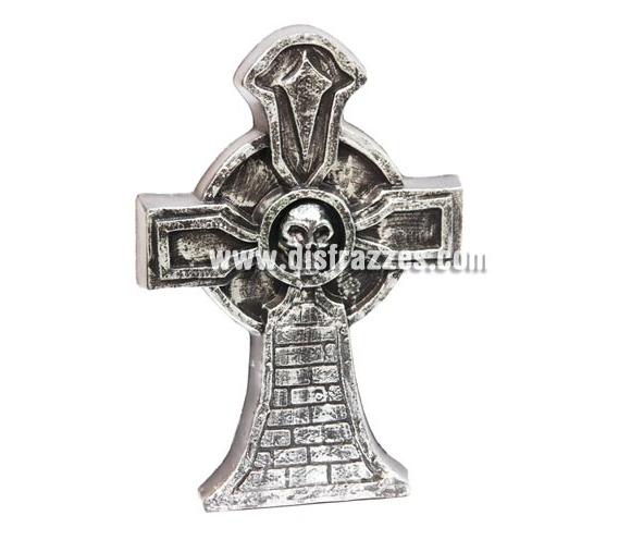 Cruz de Lápida decorativa de 32 cm. para Halloween. Artículo muy apropiado para decoración de Halloween en Discotecas, Pub's, Restaurantes, Colegios y Casas particulares y así crear un ambiente terrorífico y tenebroso típico de la Fiesta de Halloween cada vez más seguida por todos.
¡¡Cómpranos la decoración para Halloween, será divertido!!