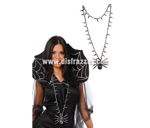 Colgante Araña para Halloween. Ideal como complemento de tu disfraz de Halloween para ir de Fiesta a Pub's, Discotecas, Casas particulares o Restaurantes y ayudar a crear un ambiente terrorífico y tenebroso en la Fiesta de Halloween.
¡¡Cómpranos los complementos de tu disfraz para Halloween, será divertido!!