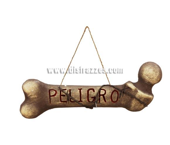 Hueso Peligro colgante de 50 cm. para Halloween. Artículo muy apropiado para decoración de Halloween.