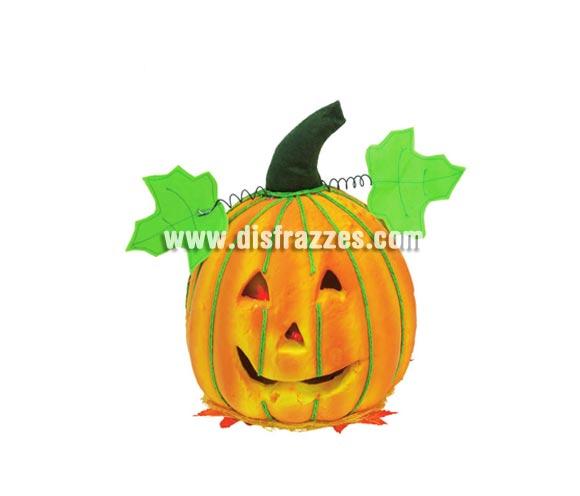 Calabaza decorativa con luz de 28 cm. para Halloween. Artículo muy apropiado para decoración de Halloween en Discotecas, Pub's, Restaurantes, Colegios y Casas particulares y así crear un ambiente terrorífico y tenebroso típico de la Fiesta de Halloween cada vez más seguida por todos. ¡¡Cómpranos la decoración para Halloween, será divertido!!