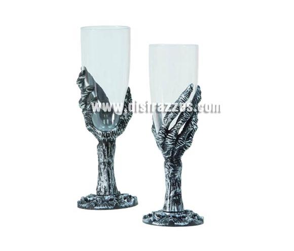 Copa de Cava de 19 cm. para Halloween. Precio por unidad. Artículo muy apropiado como complemento de tu disfraz o para decoración de Halloween en Discotecas, Pub's, Restaurantes, Colegios y Casas particulares y así crear un ambiente terrorífico y tenebroso típico de la Fiesta de Halloween cada vez más seguida por todos.
¡¡Cómpranos la decoración para Halloween, será divertido!!