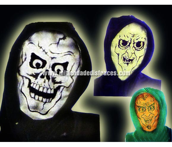 Máscara de Fantasma de tela 3 modelos surtidos. Precio por unidad, se venden por separado. Cuando hagas el pedido, indica qué modelo quieres, si no, te mandaremos uno de los tres. Incluye máscara con capucha.