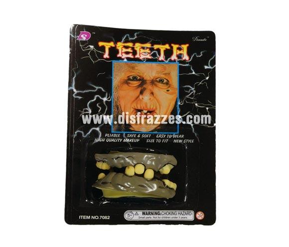 Dientes de Bruja para Halloween. Ideal como complemento de tu disfraz de Halloween para ir de Fiesta a Pub's, Discotecas, Casas particulares o Restaurantes y ayudar a crear un ambiente terrorífico y tenebroso en la Fiesta de Halloween.
¡¡Cómpranos los complementos de tu disfraz para Halloween, será divertido!!