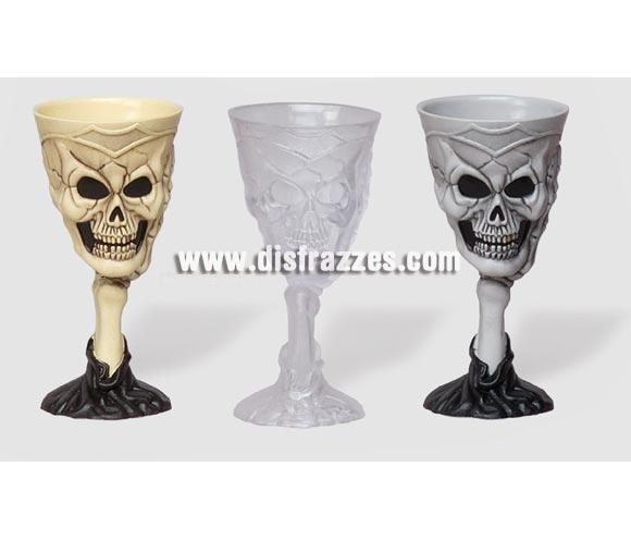 Copa Calavera para Halloween. 3 Modelos surtidos, indícanos en observaciones el modelo que quieres al hacer el pedido o si no te mandaremos uno de los tres modelos, si no hubiera del modelo que nos pides, te mandaríamos otro, si pides más de una, te las mandaremos surtidas según las existencias del momento. Precio por unidad, se venden por separado. Artículo muy apropiado para decoración de Halloween en Discotecas, Pubs, Restaurantes, Colegios y Casas particulares y así crear un ambiente terrorífico y tenebroso típico de la Fiesta de Halloween cada vez más seguida por todos.
¡¡Compra la decoración para Halloween en nuestra tienda de disfraces, será divertido!!
