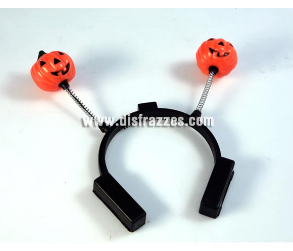 Diadema de antenas Calabazas con luz para Halloween. Funciona con pilas, no incluidas. Ideal como complemento de tu disfraz de Halloween para ir de Fiesta a Pub's, Discotecas, Casas particulares o Restaurantes y ayudar a crear un ambiente terrorífico y tenebroso en la Fiesta de Halloween.
¡¡Compra los complementos de tu disfraz para Halloween en nuestra tienda de disfraces, será divertido!!