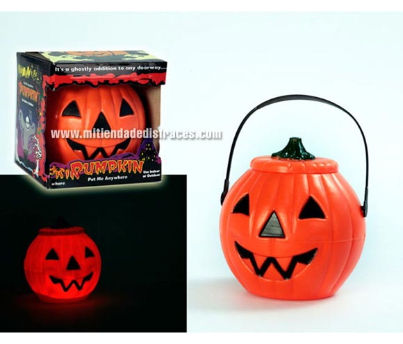 Calabaza con destellos de luz. Artículo muy apropiado para decoración de Halloween en Discotecas, Pub's, Restaurantes, Colegios y Casas particulares y así crear un ambiente terrorífico y tenebroso típico de la Fiesta de Halloween cada vez más seguida por todos.
¡¡Compra la decoración para Halloween en nuestra tienda de disfraces, será divertido!!
