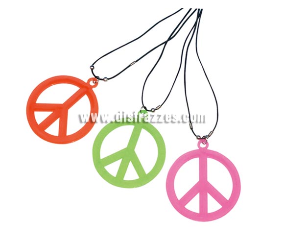 Colgante Símbolo de la Paz fluorescentes para Carnavales. Talla Universal, tres colores surtidos. PRECIO POR UNIDAD, SE VENDEN POR SEPARADO. Ideal como complemento de tu disfraz de Hippie para Carnaval para ir de Fiesta a Pubs, Discotecas, Casas particulares, Restaurantes o Colegios y ayudar a crear un ambiente Carnavalesco y Festivo propio de la Fiesta de Carnavales.
¡¡Compra el complemento para tu disfraz de Carnaval en nuestra tienda de disfraces, será divertido!!
