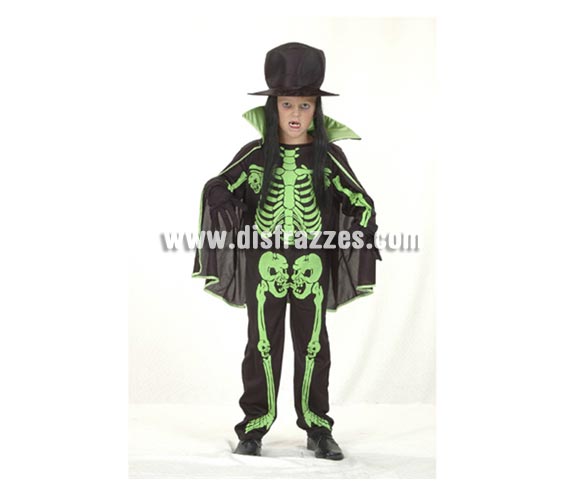 Disfraz de Skeleton verde niño barato para Halloween. Talla de 5 a 6 años. Incluye sombrero, mono y capa. Disfraz de Esqueleto verde niño para Halloween. Éste disfraz de Halloween es ideal para celebrar la Fiesta de la Noche de las Brujas en Pub's, Discotecas, Casas particulares,  Restaurantes o Colegios y ayudar a crear un ambiente terrorífico y tenebroso indispensable para la Noche de Halloween la cual se celebra la víspera de Todos los Santos.
¡¡Compra tu disfraz para Halloween en nuestra tienda de disfraces, será divertido!!
