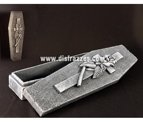 Ataúd decorativo de 66x20x12 cm. con tapa para Halloween. Artículo muy apropiado para decoración de Halloween en Discotecas, Pub's, Restaurantes, Colegios y Casas particulares y así crear un ambiente terrorífico y tenebroso típico de la Fiesta de Halloween cada vez más seguida por todos.
¡¡Compra la decoración para Halloween en nuestra tienda de disfraces, será divertido!!
