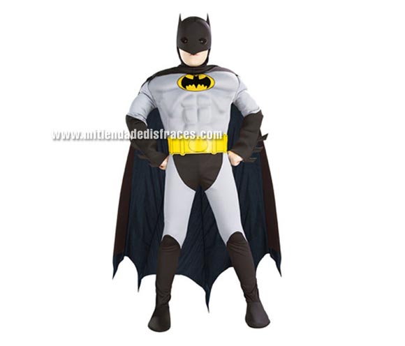 Disfraz de Batman musculoso infantil. Disponible en varias tallas. Incluye traje completo con pecho musculoso, cubrebotas, máscara con capa, cinturón y 2 batarangs. Ideal para regalar en Papa Noel y Reyes Magos. 