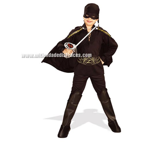 Disfraz del Zorro. Disponible en varias tallas. Incluye camisa, pantalones, capa, banda para la cabeza con máscara, cubrebotas y cinturón de material eva. Un disfraz con licencia ideal para regalar a un niño en cualquier ocasión.