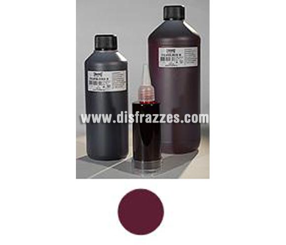 Sangre líquida oscura. Envase de 500 ml. Descripción del producto y disponibilidad
Filmblood (simulación de sangre para películas) conserva su brillo y no se seca. Se utiliza para dar un acabado a las ”heridas” y se puede aplicar directamente en la piel. Filmblood está disponible en botes de 100, 500 and 1000 ml.

Colores
Existen dos colores disponibles: claro, sangre oxigenada (A) y oscuro, sangre sin oxigeno (B).
Procedimiento
Aplique el producto directamente desde su bote. El bote de 100 ml tiene una tapa especial para que sea más fácil su aplicación.

Desmaquillado
La sangre se puede quitar de la piel con agua fría inicialmente y después con agua y jabón. En el caso de que se haya manchado la ropa, primero ponga a remojo la ropa en agua fría con un detergente de prelavado. 