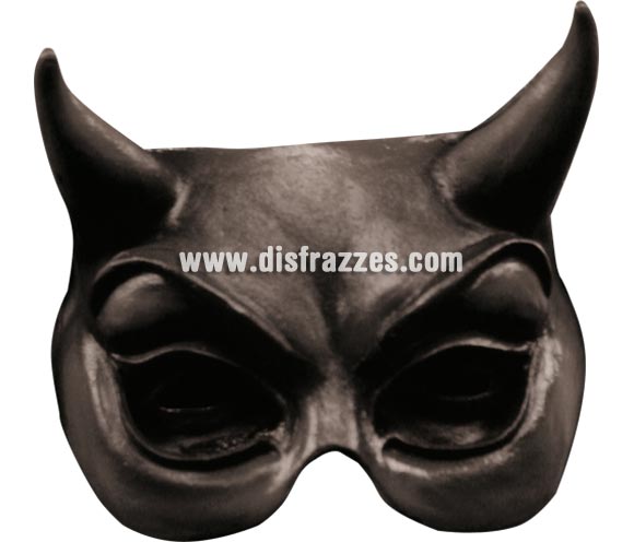 Media Máscara de Diablo en color negro de látex para Halloween. Alta calidad. Fabricada en látex artesanalmente por una empresa que realiza efectos especiales para Hollywood. Máscara o Careta de Halloween ideal para ir de Fiesta la Noche de las Brujas a Pubs, Discotecas, Casas particulares o Restaurantes y ayudar a crear un ambiente terrorífico y tenebroso en la Fiesta de Halloween. ¡¡Compra tu careta o tu máscara para Halloween en nuestra tienda de disfraces, será divertido!!