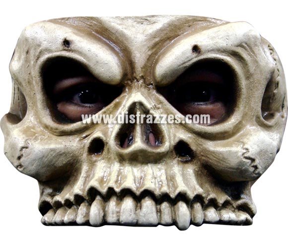 Media Máscara de Calavera de látex para Halloween. Alta calidad. Fabricada en látex artesanalmente por una empresa que realiza efectos especiales para Hollywood. Máscara o Careta de Halloween ideal para ir de Fiesta la Noche de las Brujas a Pubs, Discotecas, Casas particulares o Restaurantes y ayudar a crear un ambiente terrorífico y tenebroso en la Fiesta de Halloween. ¡¡Compra tu careta o tu máscara para Halloween en nuestra tienda de disfraces, será divertido!!