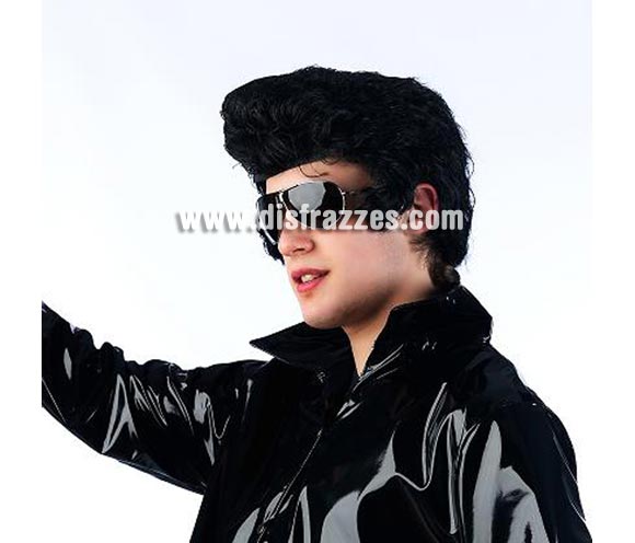 Peluca roquero con tupé. Muy buena calidad. Fabricada en España. Talla universal. Peluca de RocaBilly, Rocker o Elvis. Perfecta para disfrazarte de los T-Birds de la película Grease con la chaqueta ref. 0302CON.