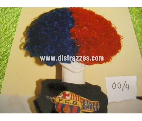 Peluca rizada roja y azul. Muy buena calidad. Fabricada en España. Talla universal. Ideal para aficionados al Barça. Esta peluca se pude fabricar con otros colores para otros equipos de fútbol, consultar posibilidad. La imagen no es buena pero te aseguramos que  el artículo es de muy buena calidad.