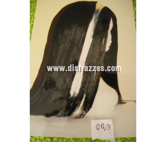 Peluca melena lisa negra con mechón blanco. Peluca de Morticia. Muy buena calidad. Fabricada en España. Talla universal. La imagen no es buena pero te aseguramos que  el artículo es de muy buena calidad.