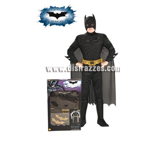 Disfraz de Batman TDK musculoso infantil. Incluye jumpsuit con pecho musculoso, capa, máscara, cinturón y 2 batarangs. Disfraz con licencia ideal para regalar en Papa Noel y Reyes Magos. Éste disfraz de Carnaval es ideal para divertirse en las Fiestas de Carnavales tan divertidas y estrambóticas como siempre y que cada vez se celebran en más Pueblos, Villas  y Ciudades, tanto en la calle como en Pub's, Discotecas, Casas particulares,  Restaurantes o Colegios y disfrazándote con un traje de Carnaval ayudarás a crear ese ambiente Carnavalesco, tan divertido, multicolor y variopinto  que a todos nos fascina y nos divierte.
¡¡Compra tu disfraz para Carnaval en nuestra tienda de disfraces, será divertido!!
