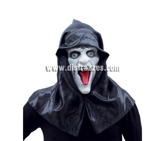Máscara o Careta de vampiro con capucha para Halloween. Ideal como complemento de tu disfraz de Halloween para ir de Fiesta a Pub's, Discotecas, Casas particulares o Restaurantes y ayudar a crear un ambiente terrorífico y tenebroso en la Fiesta de Halloween.